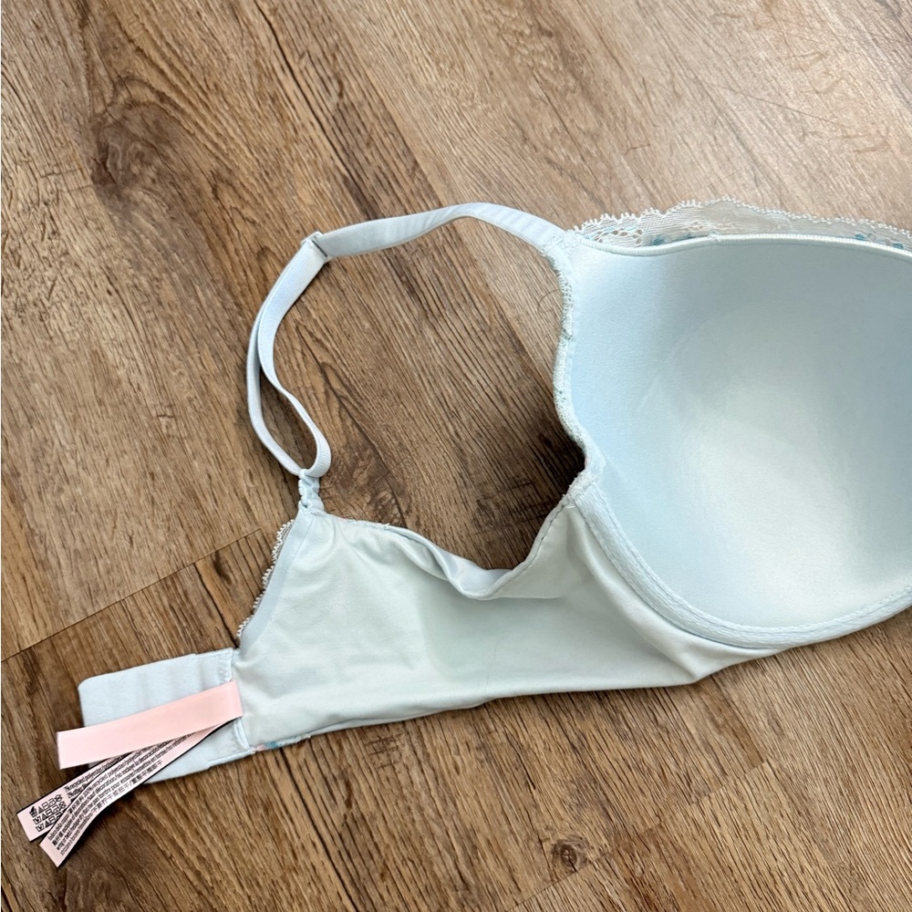 Victoria’s Secret • Body by Victoria Lined Demi Lace Bra - Picture 11 of 12